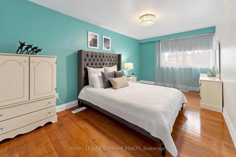 Photo 24 at 46 Chiswick Avenue, Amesbury, Toronto