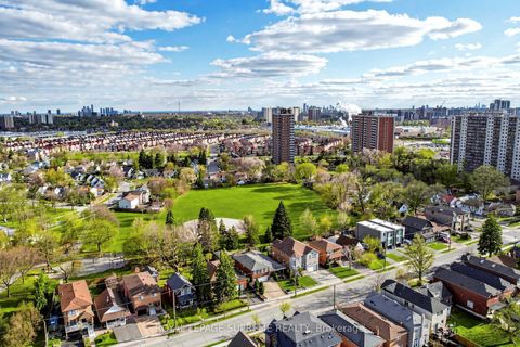 Photo 34 at 46 Chiswick Avenue, Amesbury, Toronto