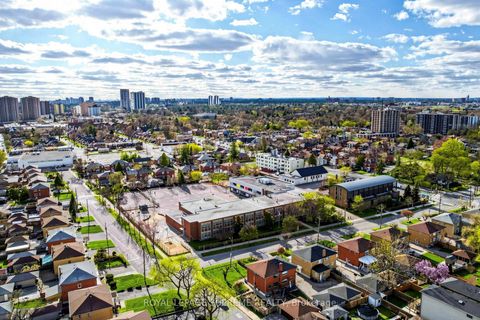 Photo 35 at 46 Chiswick Avenue, Amesbury, Toronto