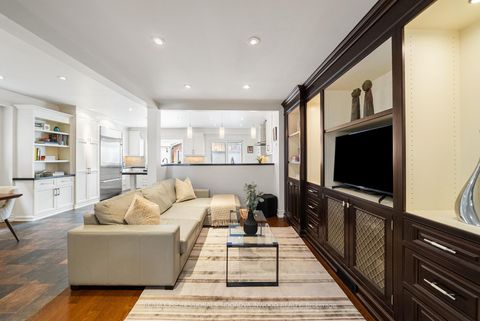 Photo 10 at 82 Mayfield Avenue, Swansea, Toronto