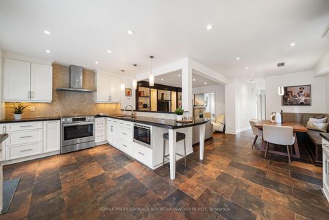 Photo 19 at 82 Mayfield Avenue, Swansea, Toronto