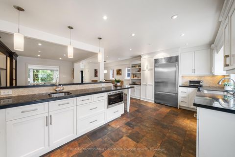 Photo 21 at 82 Mayfield Avenue, Swansea, Toronto