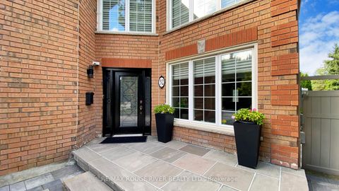 Photo 1 at 32 Dalmato Court, Vaughan Grove, Vaughan