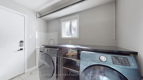 Photo 13 at 32 Dalmato Court, Vaughan Grove, Vaughan