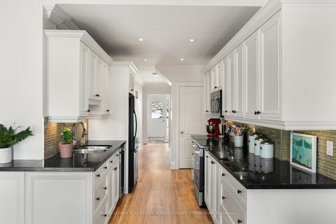 Photo 11 at 307 Belsize Drive, Mount Pleasant East, Toronto