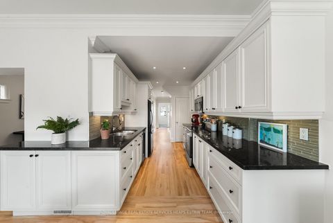 Photo 13 at 307 Belsize Drive, Mount Pleasant East, Toronto