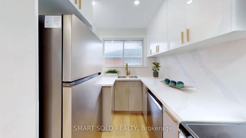 Photo 6 at 439 Fernleigh Circle N, Crosby, Richmond Hill
