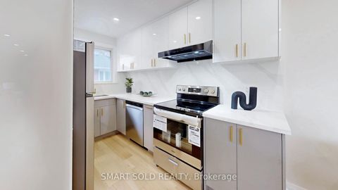 Photo 7 at 439 Fernleigh Circle N, Crosby, Richmond Hill