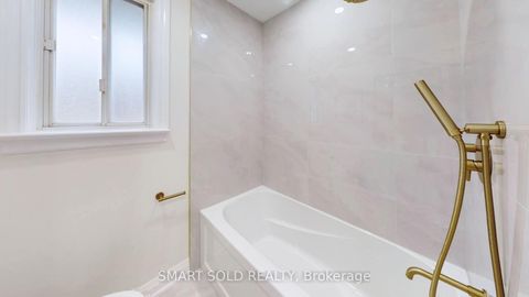 Photo 20 at 439 Fernleigh Circle N, Crosby, Richmond Hill