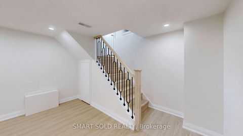 Photo 22 at 439 Fernleigh Circle N, Crosby, Richmond Hill