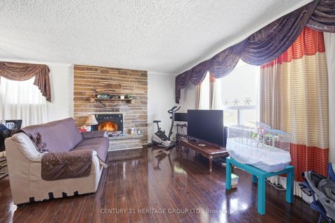 Photo 7 at 10 Garthwood Drive, Kennedy Park, Toronto
