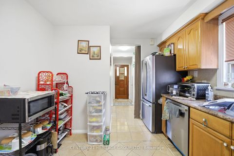 Photo 14 at 10 Garthwood Drive, Kennedy Park, Toronto