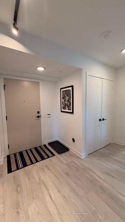 Photo 1 at 805 - 327 King Street W, Waterfront Communities C1, Toronto