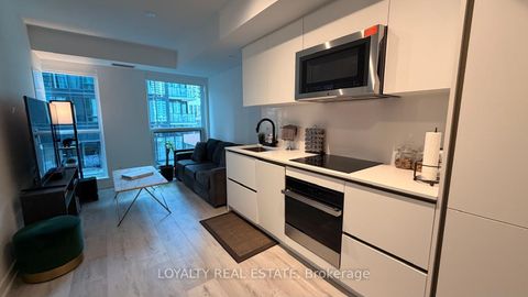 Photo 2 at 805 - 327 King Street W, Waterfront Communities C1, Toronto