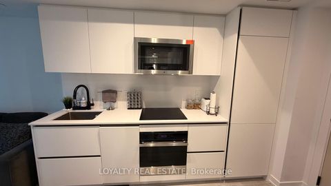 Photo 3 at 805 - 327 King Street W, Waterfront Communities C1, Toronto