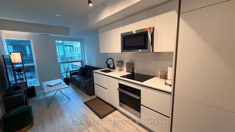 Photo 4 at 805 - 327 King Street W, Waterfront Communities C1, Toronto