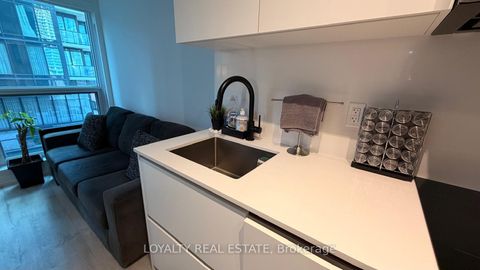 Photo 6 at 805 - 327 King Street W, Waterfront Communities C1, Toronto