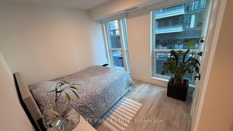 Photo 10 at 805 - 327 King Street W, Waterfront Communities C1, Toronto