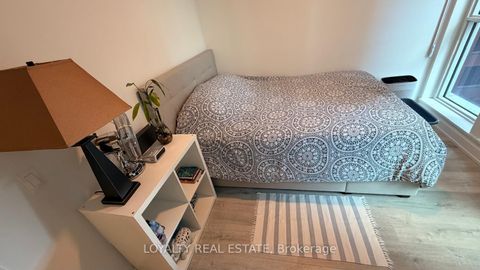 Photo 11 at 805 - 327 King Street W, Waterfront Communities C1, Toronto