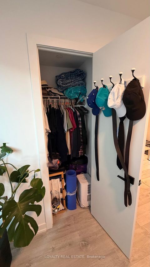 Photo 12 at 805 - 327 King Street W, Waterfront Communities C1, Toronto
