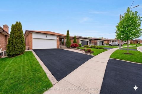 Photo 2 at 72 Mayall Avenue, CFB, Toronto