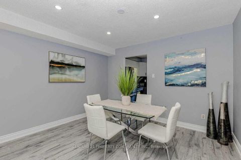 Photo 18 at 8 Norbrook Crescent, Clairville, Toronto