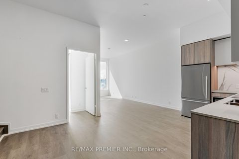 Photo 2 at TH17 - 7 Buttermill Avenue, Concord, Vaughan