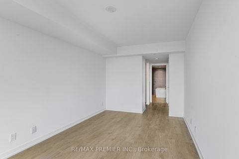 Photo 15 at TH17 - 7 Buttermill Avenue, Concord, Vaughan