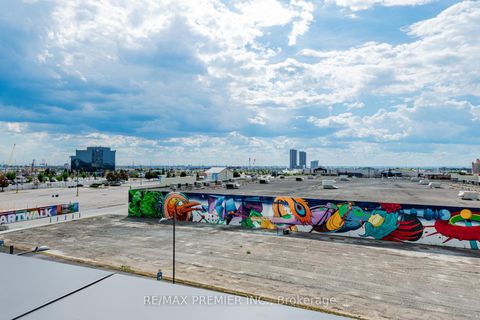 Photo 24 at TH17 - 7 Buttermill Avenue, Concord, Vaughan