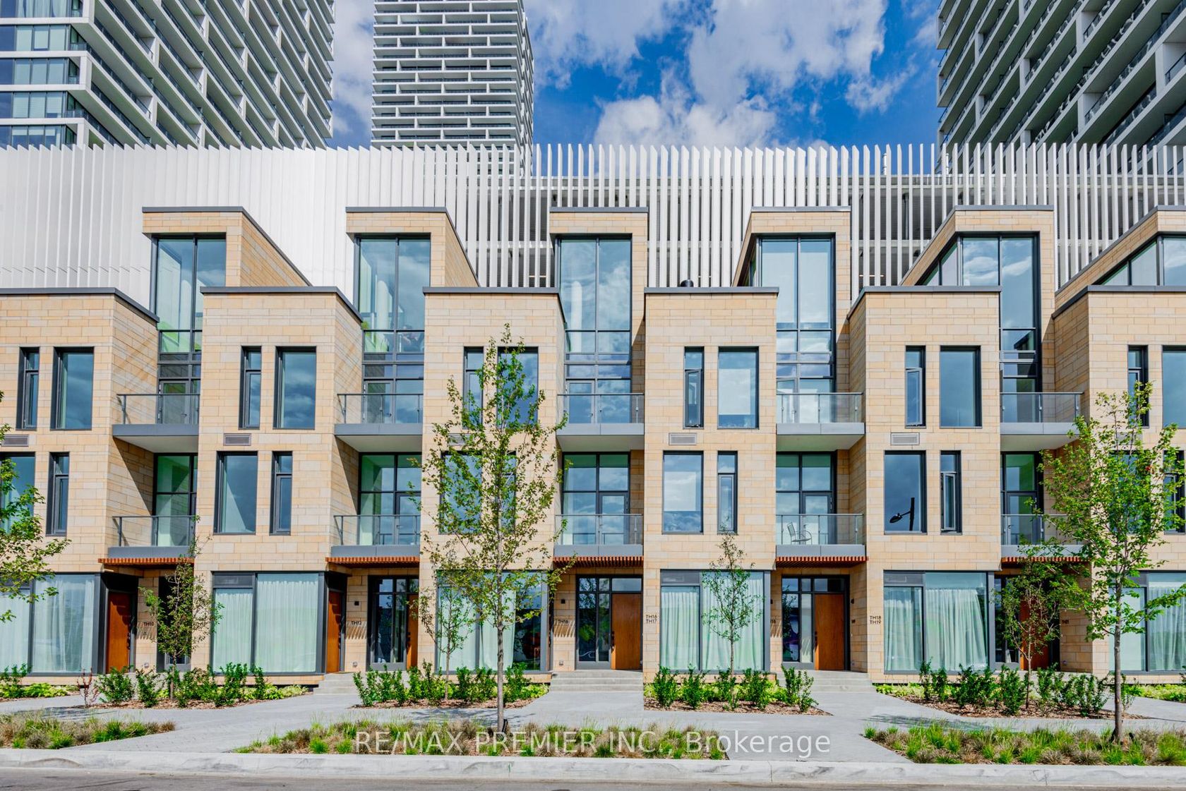 TH17 - 7 Buttermill Avenue, Concord, Vaughan photo number 2