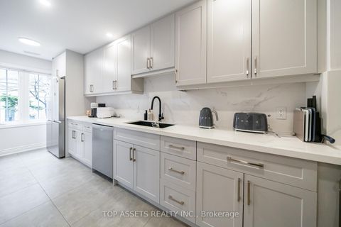 Photo 10 at 105 - 11 Everson Drive, Willowdale East, Toronto