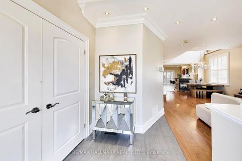 Photo 4 at 31 Ivanhoe Court, Maryvale, Toronto