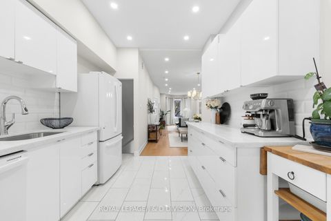 Photo 7 at 28 Argyle Street, Bellwoods, Toronto