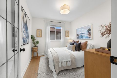 Photo 8 at 28 Argyle Street, Bellwoods, Toronto