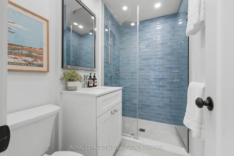 Photo 10 at 28 Argyle Street, Bellwoods, Toronto