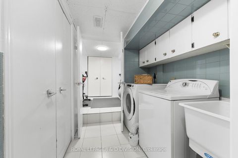 Photo 19 at 28 Argyle Street, Bellwoods, Toronto