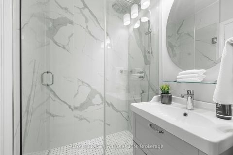 Photo 41 at 28 Argyle Street, Bellwoods, Toronto