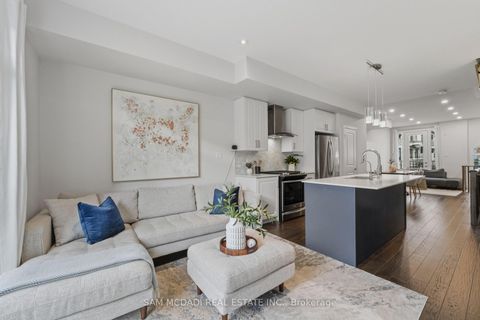 Photo 12 at 61 Edward Horton Crescent, City Centre West, Toronto