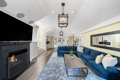 Photo 24 at 25 Strathgowan Crescent, Lawrence Park South, Toronto