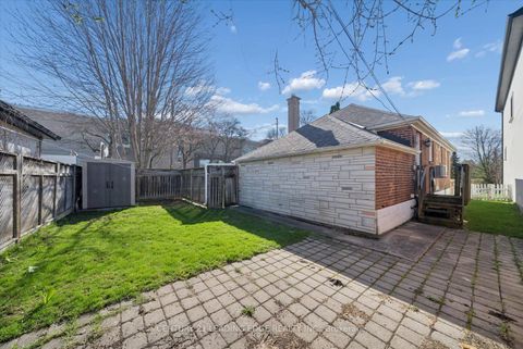 Photo 2 at 490 Arlington Avenue, Cedarvale, Toronto