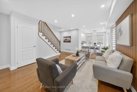 Photo 4 at 64 Coranto Way, Vellore Village, Vaughan