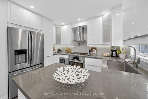 Photo 10 at 64 Coranto Way, Vellore Village, Vaughan