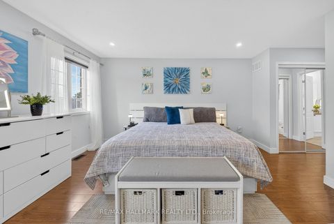 Photo 15 at 64 Coranto Way, Vellore Village, Vaughan