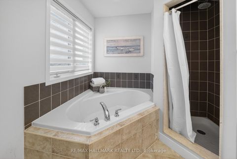 Photo 21 at 64 Coranto Way, Vellore Village, Vaughan