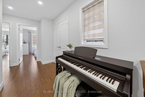 Photo 22 at 64 Coranto Way, Vellore Village, Vaughan