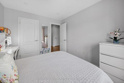 Photo 24 at 64 Coranto Way, Vellore Village, Vaughan