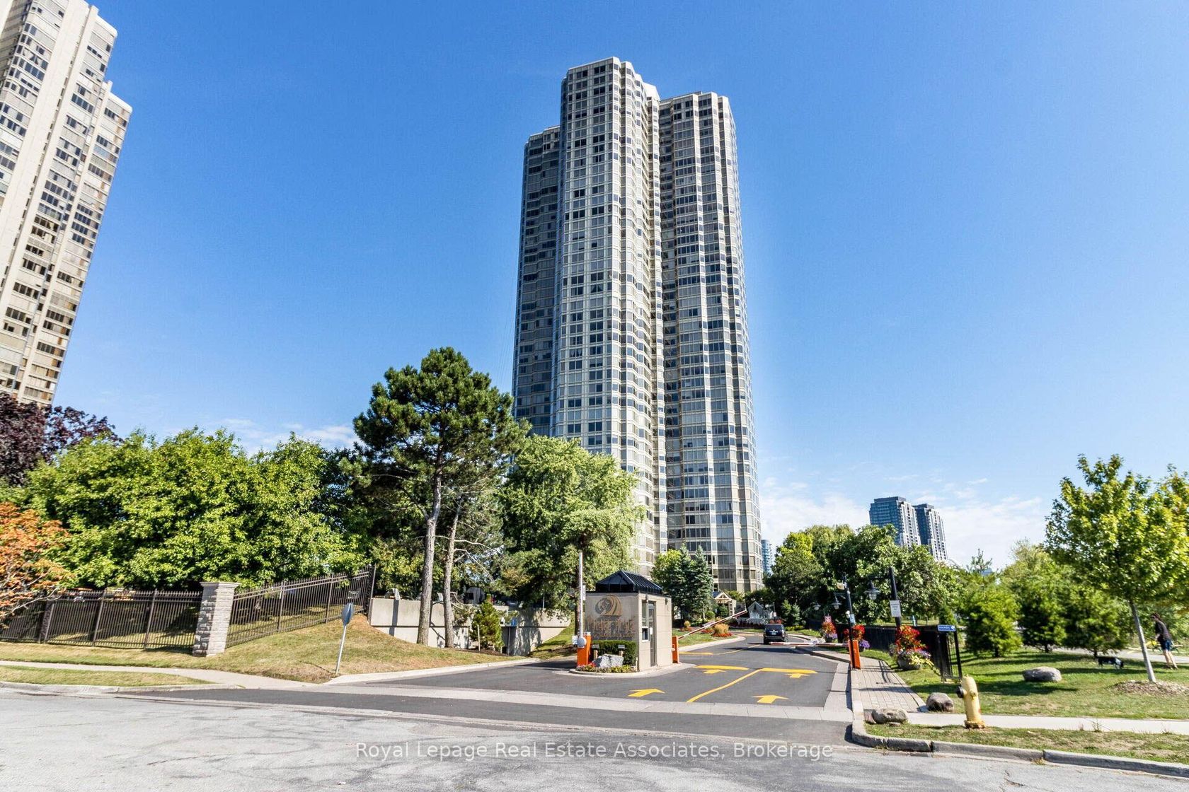 2407 - 1 Palace Pier Court, Mimico, Toronto photo number 2