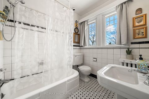 Photo 28 at 814 Duplex Avenue, Lawrence Park South, Toronto