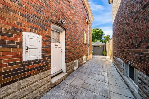 Photo 34 at 814 Duplex Avenue, Lawrence Park South, Toronto