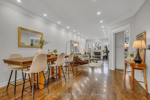 Photo 4 at 25 Kingsbridge Circle, Beverley Glen, Vaughan